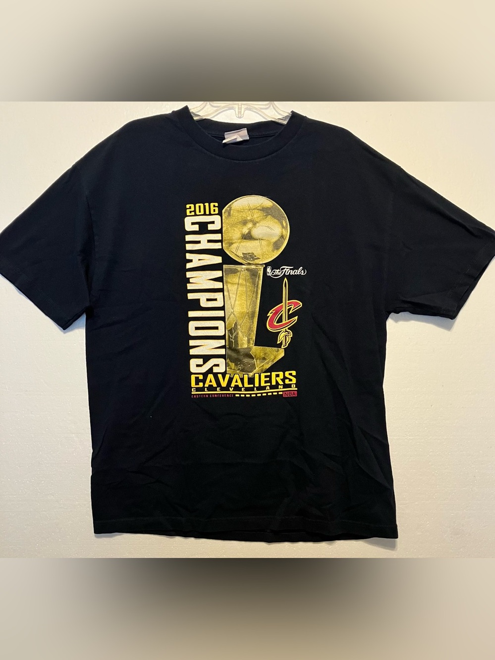 NBA Cavaliers 2016 Champions Black Tee XL with Gold and Red Graphics